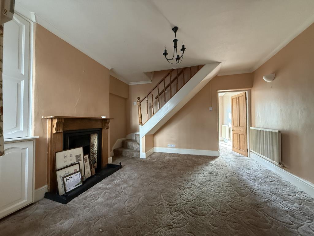 Lot: 111 - MID-TERRACE TWO-BEDROOM COTTAGE FOR IMPROVEMENT - Dining Room